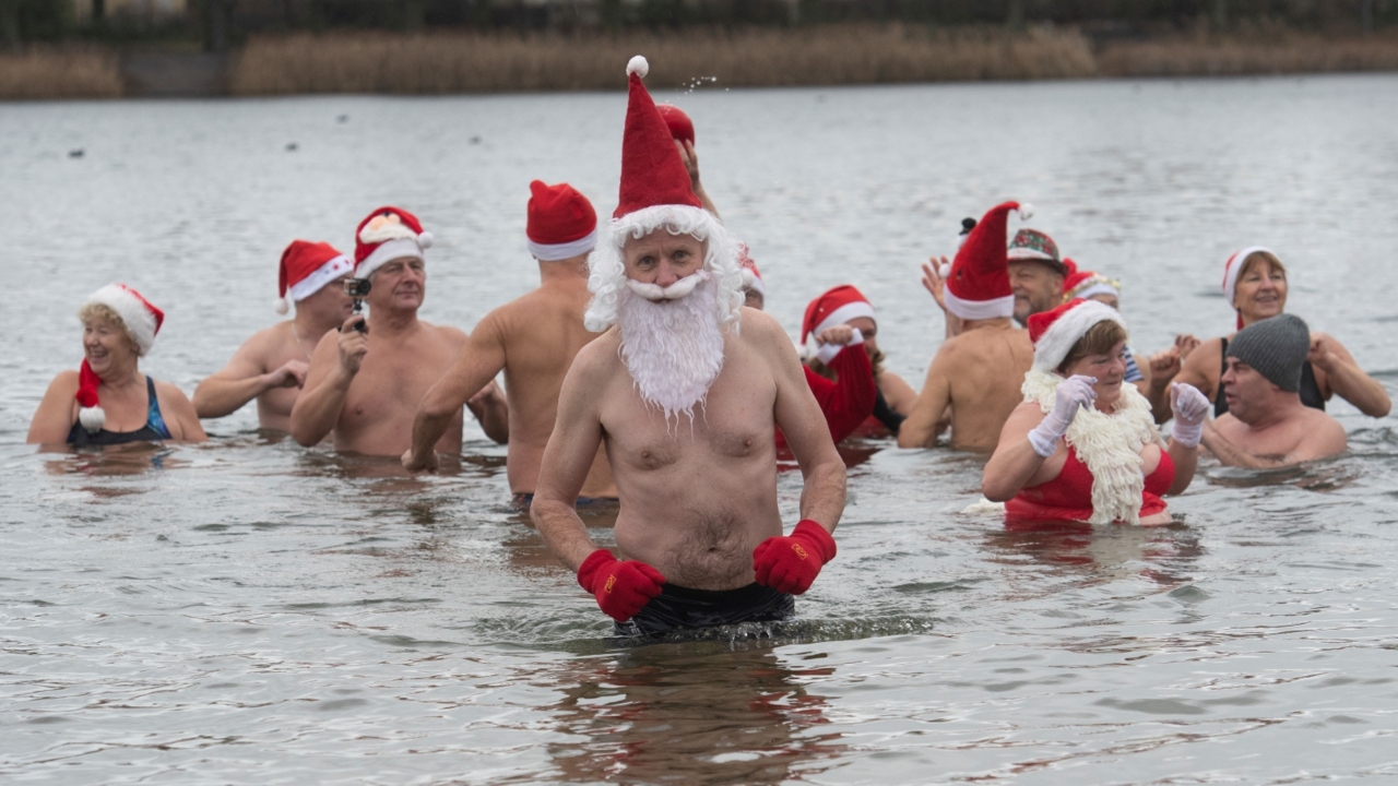 Swimmers Brave Freezing Temperatures For Christmas Dip Sky News Australia