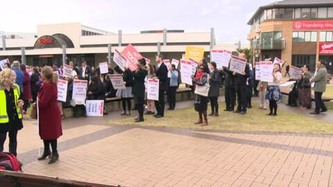 Video for 4000 govt staff to strike again today