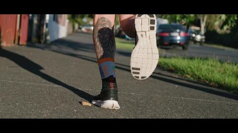 Video for Fighting Chance, 2, Ūpoko 2