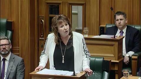 Video for “Intolerable” pressure pushes Clare Curran to resign as Minister