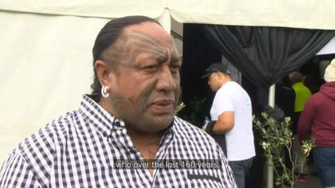 Video for Ka whakahōnore ngā kaitiaki o Te Kiingitanga i tētehi Mokopapa