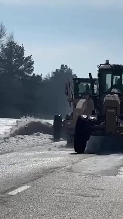 Crews Clear Ice Off Mississippi Highways | news.com.au — Australia’s ...