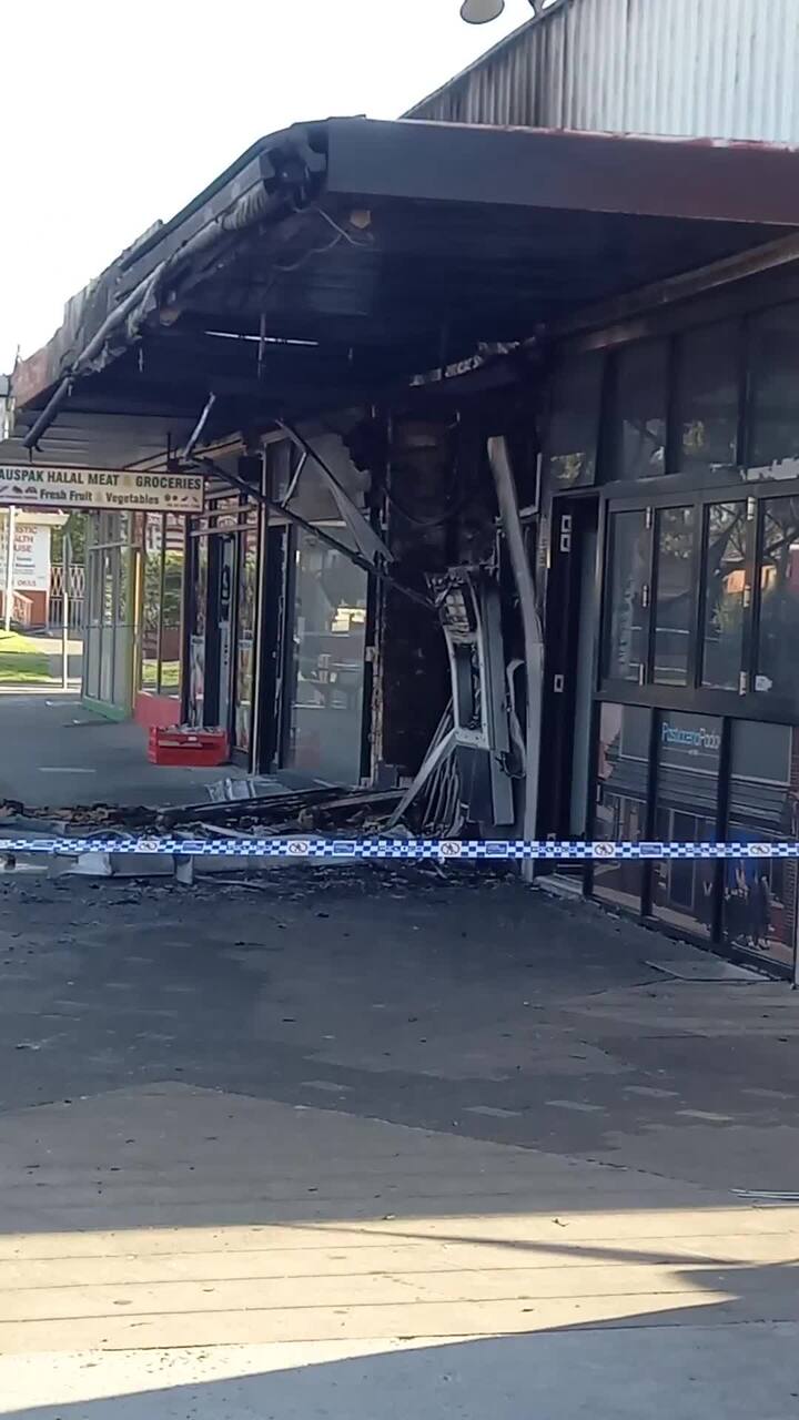 Fawkner smoke shop set ablaze
