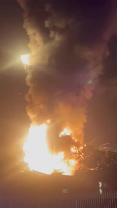 ‘Back Up, Back Up!’: Huge Fireball Erupts at Sydney Waste Facility Fire ...