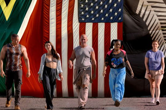 Lisa Holmes won $250,000 on Survivor Now she's trying again on