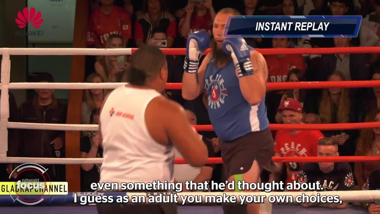 Confronting footage of corporate boxer brutally KOd seconds into Auckland fight