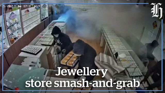 Manurewa jewellery store robbery: Six armed masked thieves steal