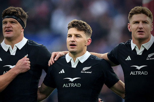 PGA Tour playoffs: Ryan Fox struggles early as lightning sees play