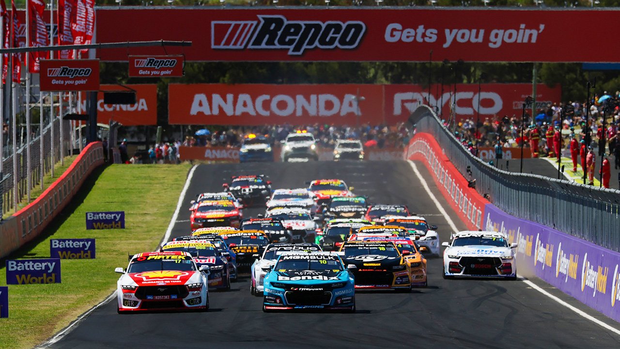 Race start: 2026 Repco Bathurst 1000 | Supercars
