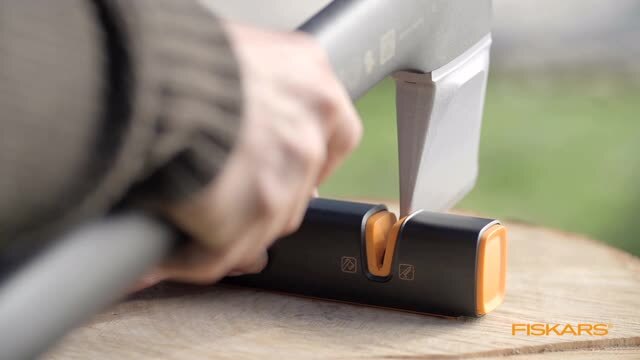 Fiskars Roll-sharp Knife Sharpener With Ceramic Grindstone 
