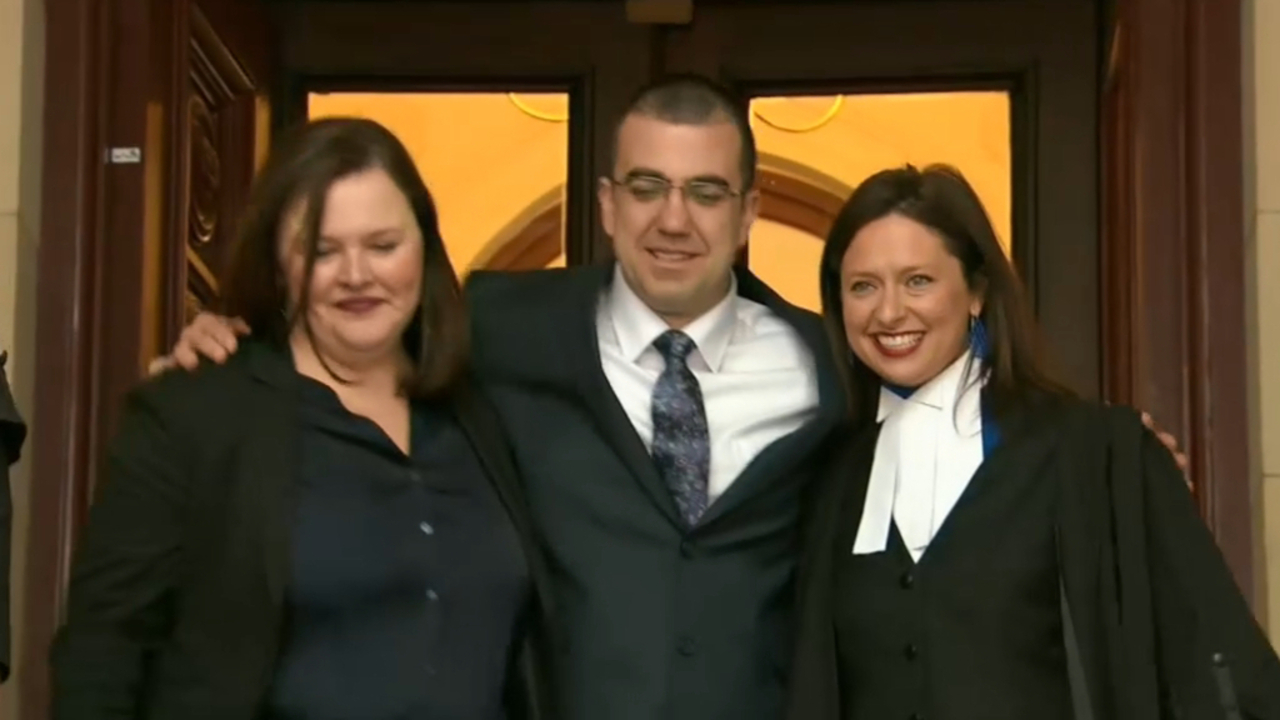 Gangland figure walks free after conviction quashed