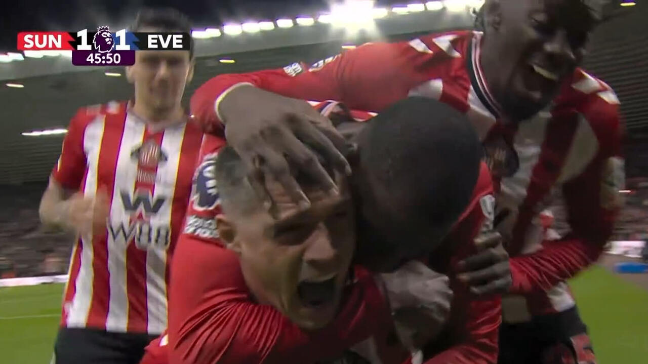 Sunderland move into top four after draw