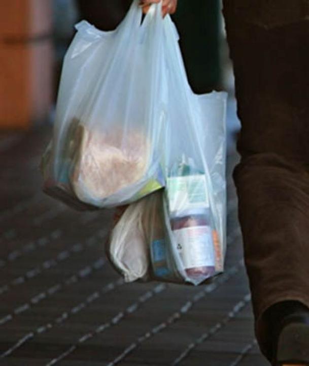 coles banning woolworths bags