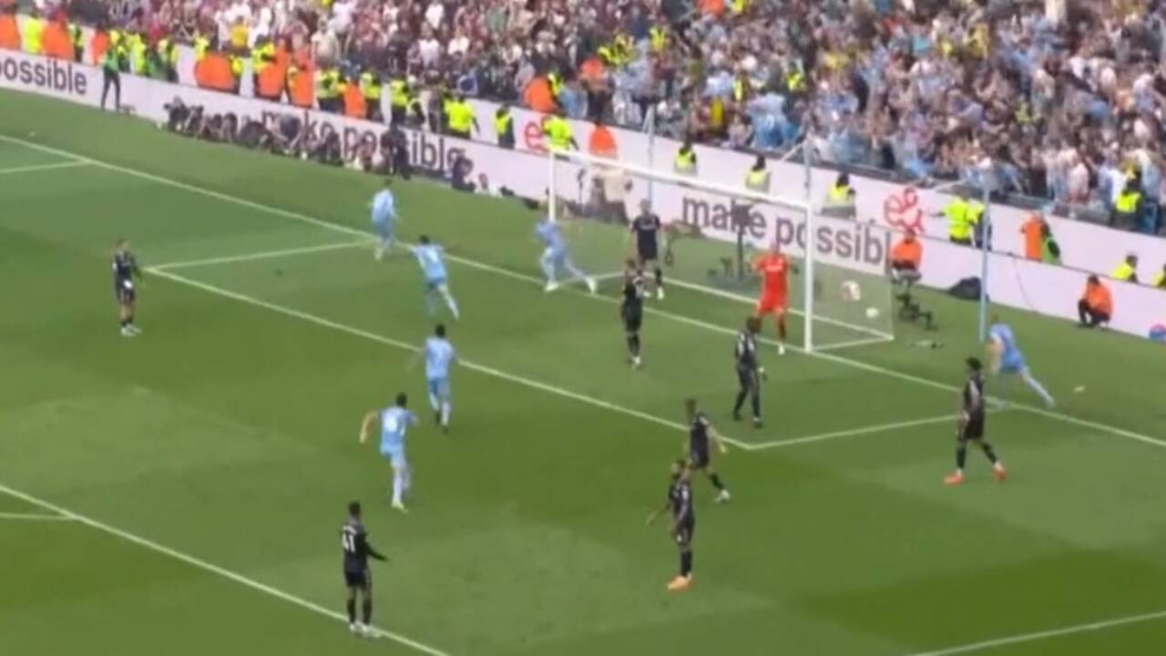 Man City wraps up EPL title after extraordinary comeback