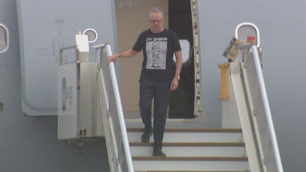 Sussan Ley slams PM for wearing band T-shirt
