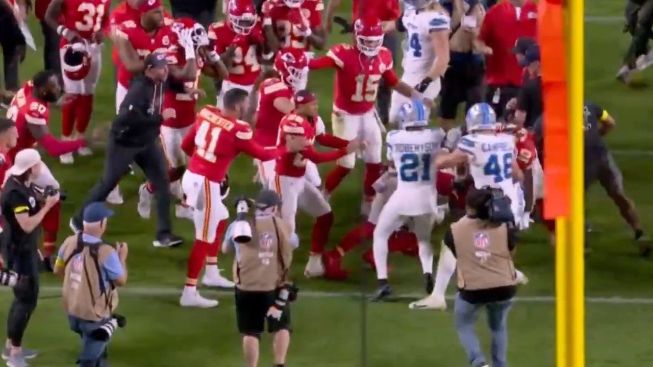 Fight breaks out after NFL game