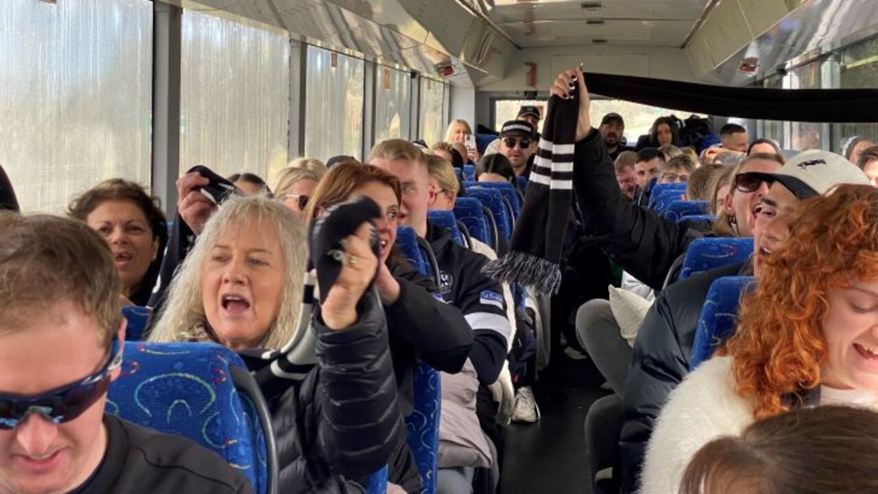 Collingwood fan bus travels to Sydney