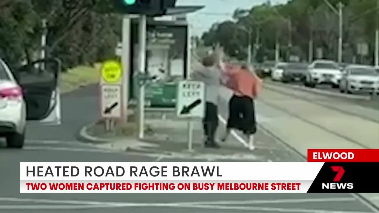 Two women were captured fighting on a busy Melbourne street | 7NEWS