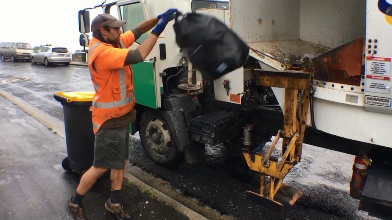Dunedin rubbish bags to be replaced with wheelie bins Channel 39
