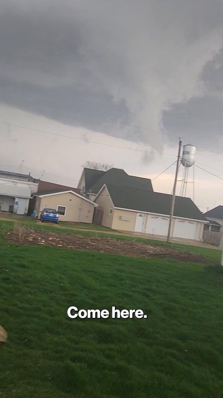 Scary Moment Rope Tornado Touches Down In Iowa | The Courier Mail