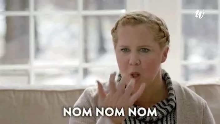 From Humming to Skipping Mouthwash, Here Are 5 Unusual Wellness Habits Experts Swear By