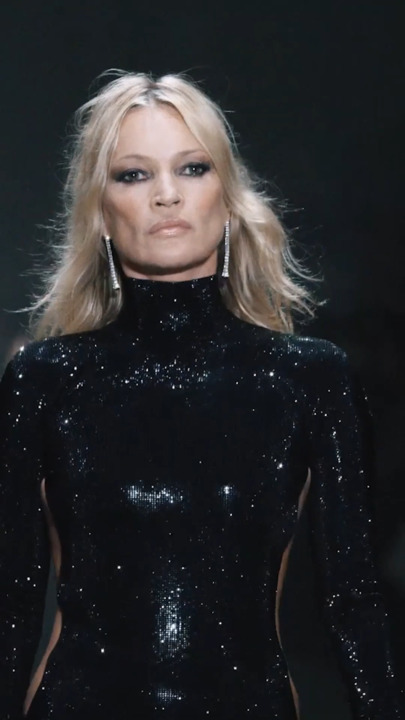 Kate Moss' exposed G-string dress during Gucci runway divides | news.com.au   Australia's leading news site for latest headlines