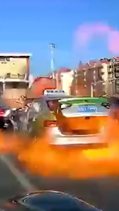 Dash cam captures terrifying moment taxi suddenly explodes | The ...