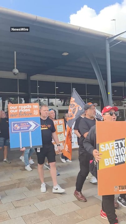 Australian Airport Workers Plan Strikes Over Pay and Conditions