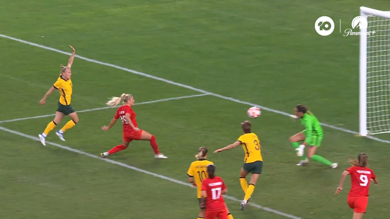 GOAL: Adriana Leon strikes for Canada | CommBank Matildas v Canada |  Matildas