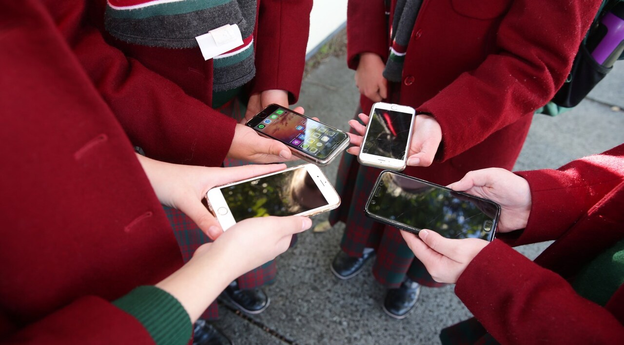 Uniform ban on mobile phones in schools "unnecessary" Sky News Australia