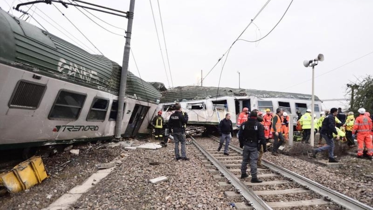 Three dead and more than 100 injured as train derails Sky News Australia