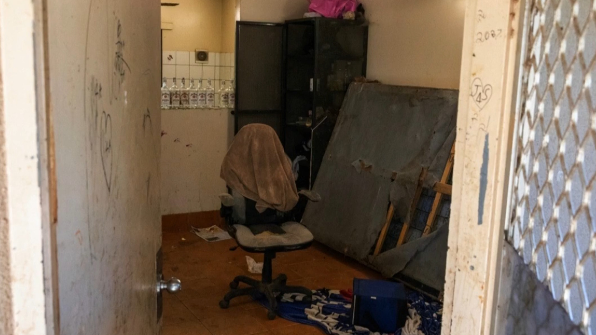 ‘Heartbreaking conditions’: Journalist visits home of missing girl in NT as  search enters day four