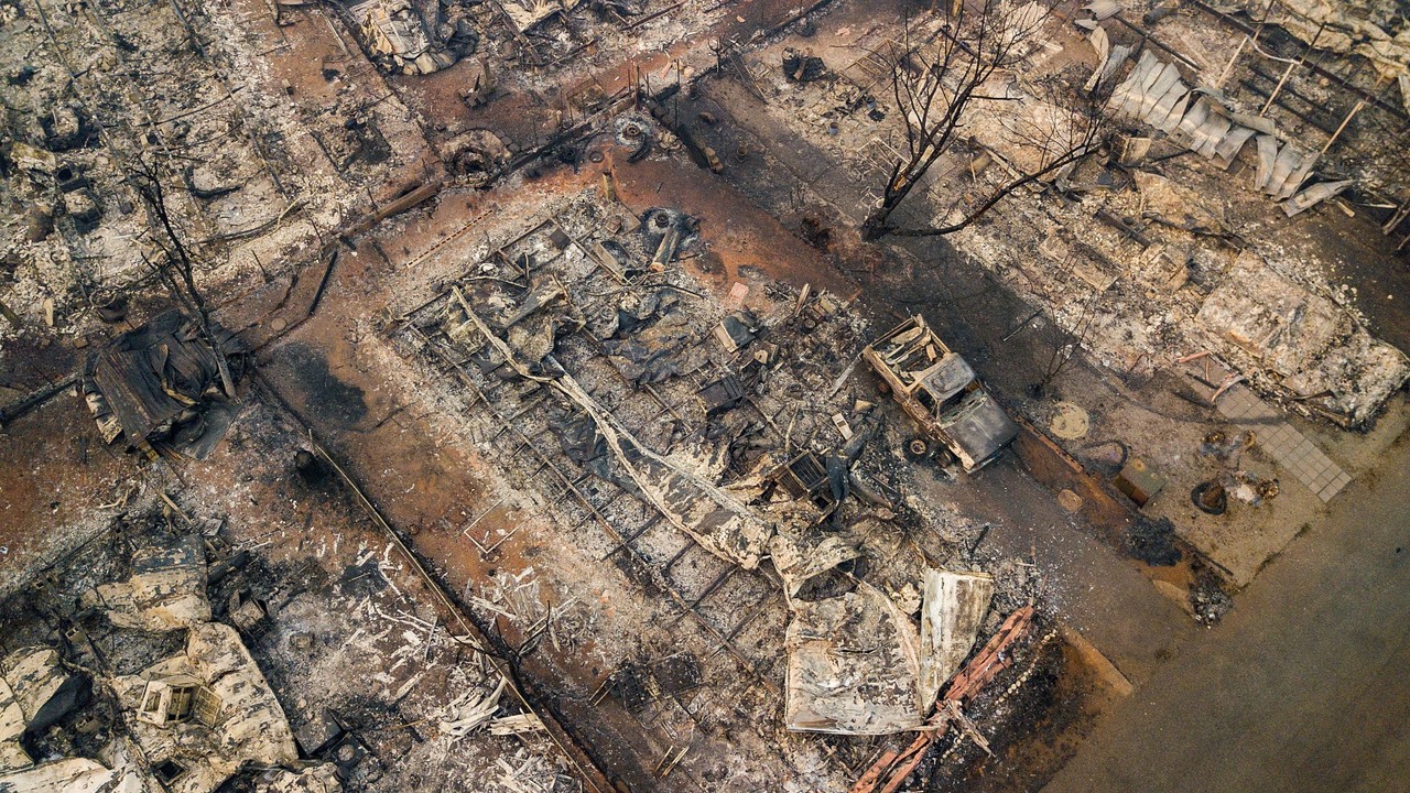 California Wildfire Survivors Comb Through Debris Of Destroyed Homes ...