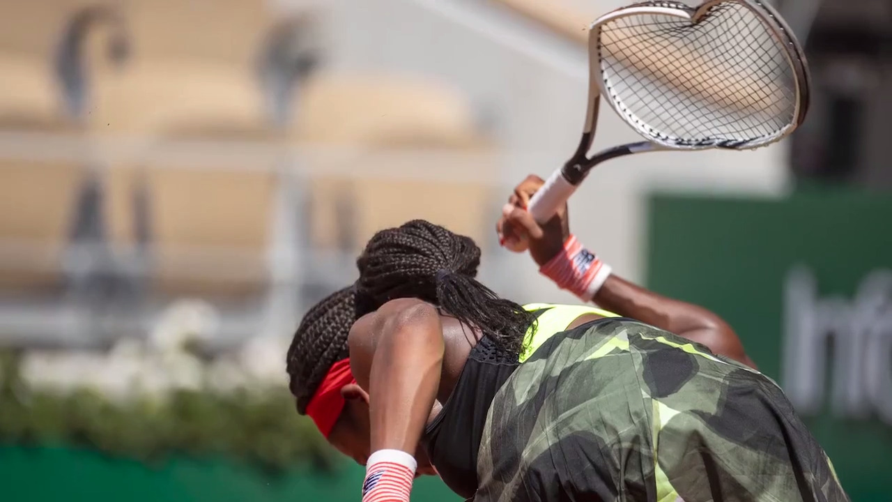 gauff racket smash