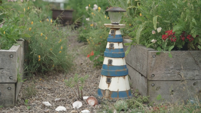 DIY flowerpot lighthouse