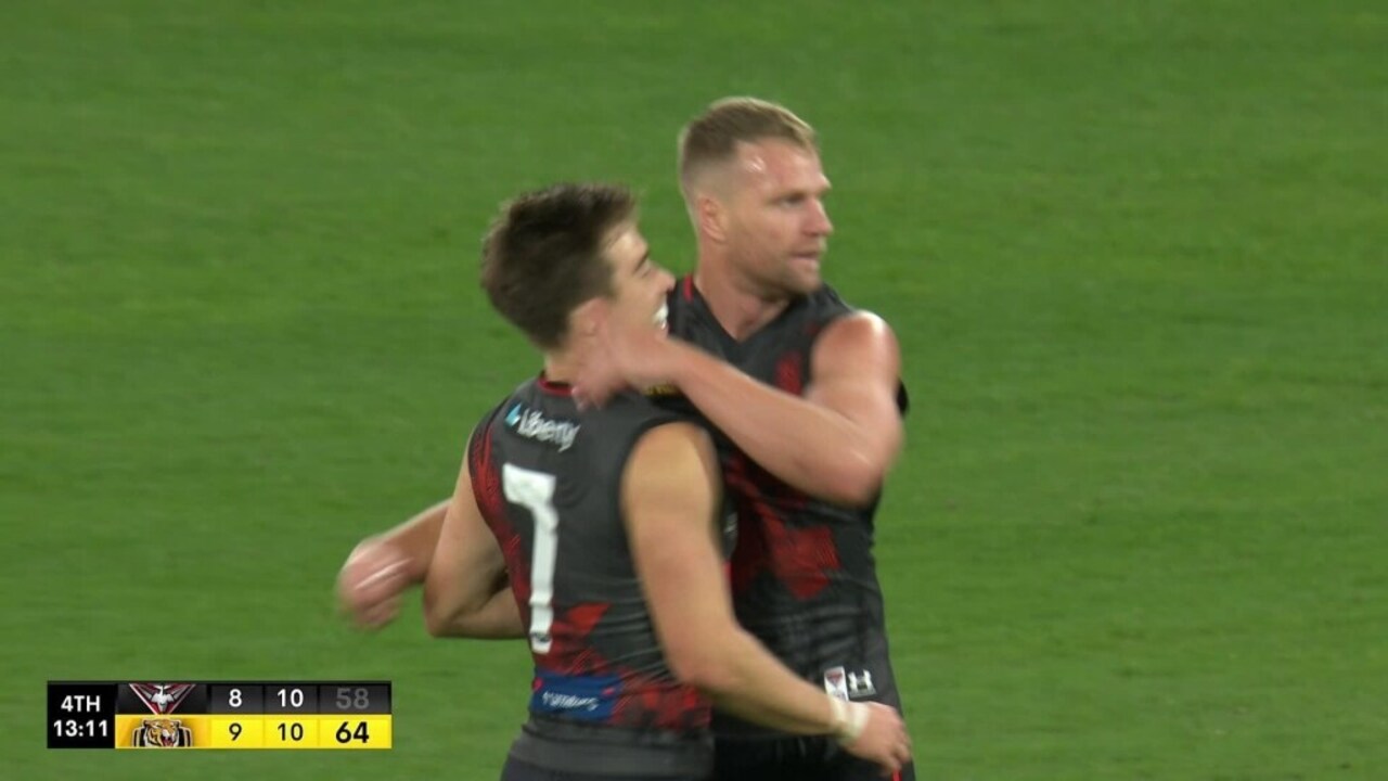 Giants Dominate Bombers as Stringer Haunts Former Club in Statement Win
