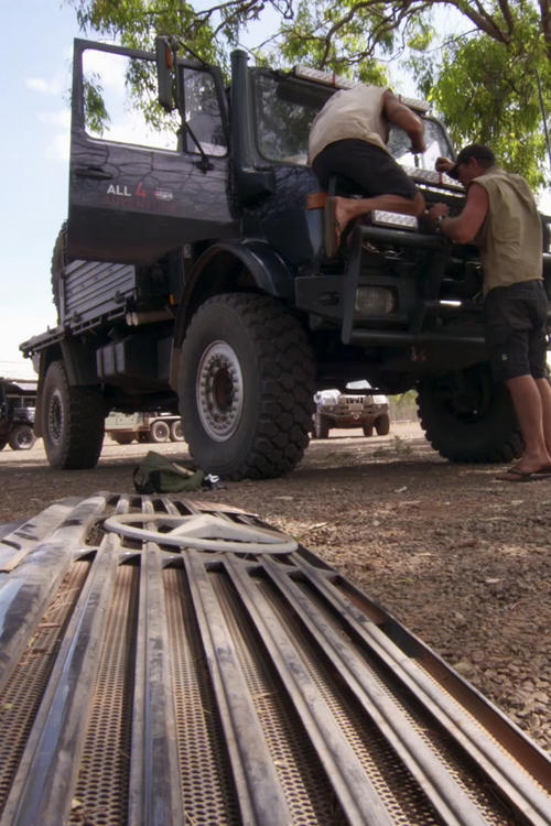 s03e02.5 | Bonus Footage: MOG fan belt fix