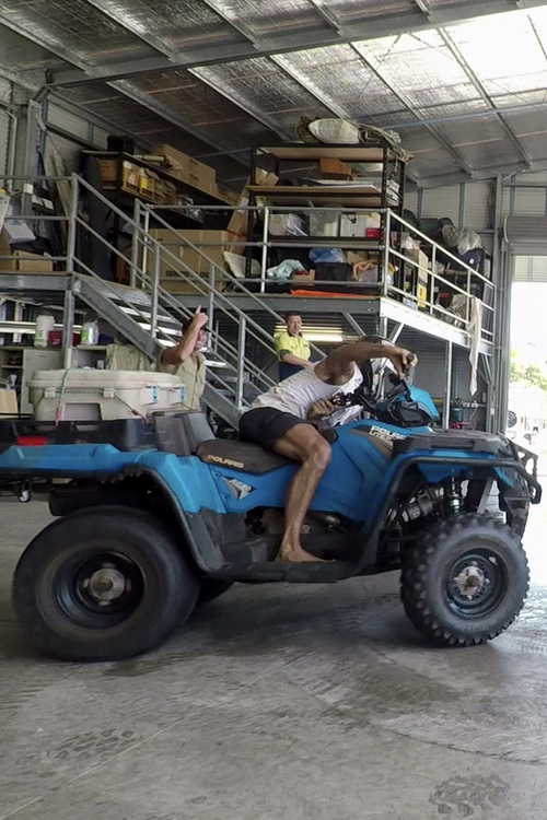 s03e01.5 | Bonus Footage: The Doughnut King