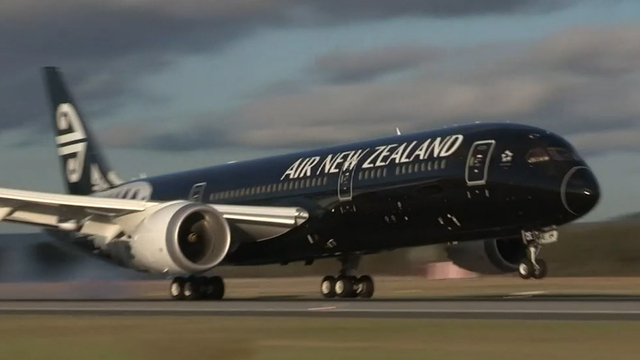 Teen charged after removal from plane at Auckland Airport for 'threatening comment'