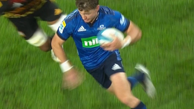 The brilliance of Dan Carter vs the genius of Beauden Barrett